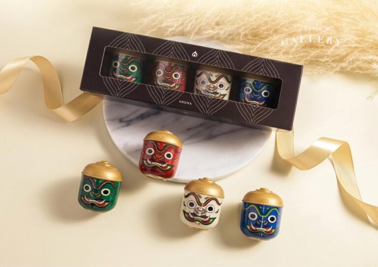 ยาดม thai souvenirs